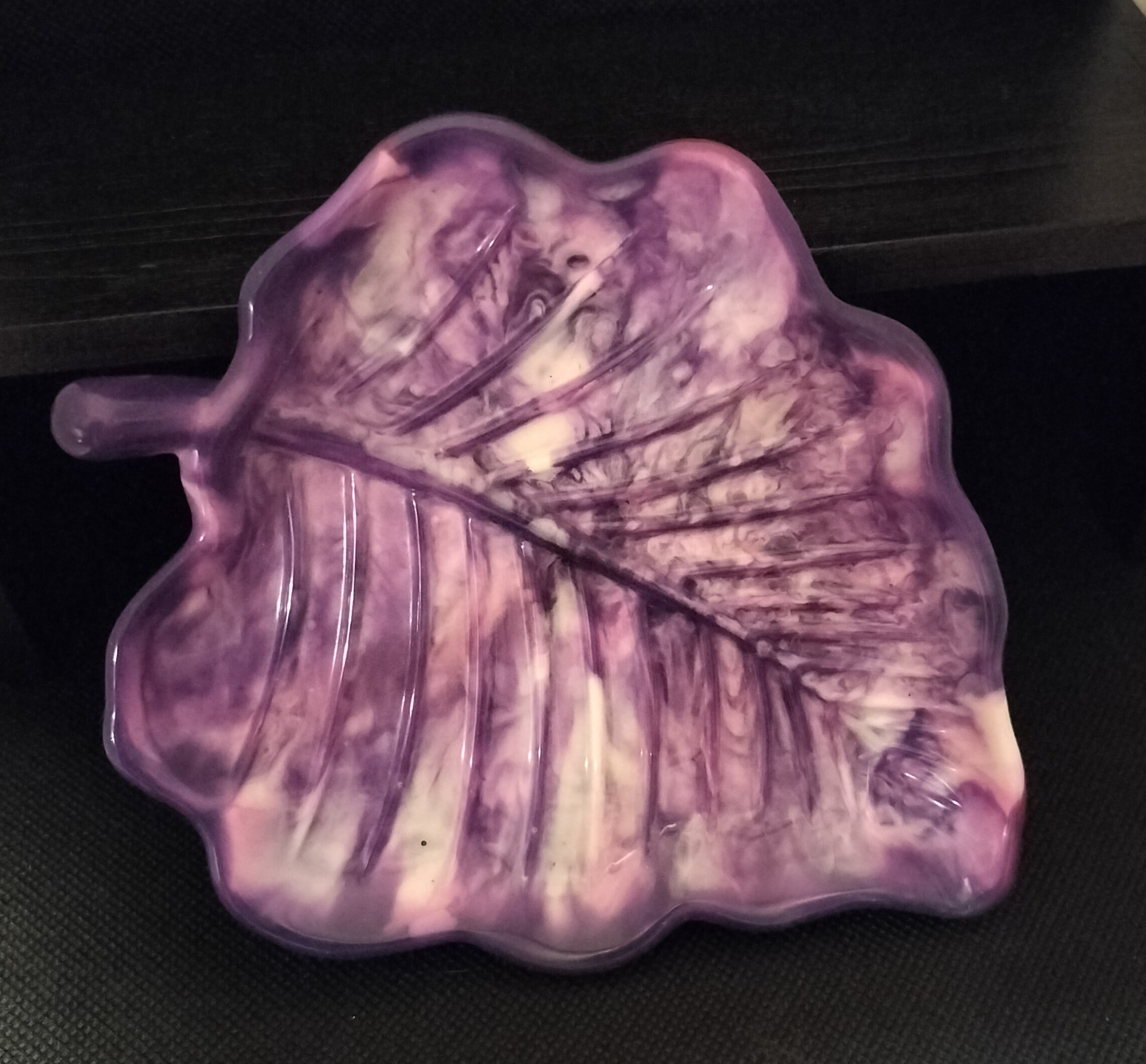 Purple / White leaf tray