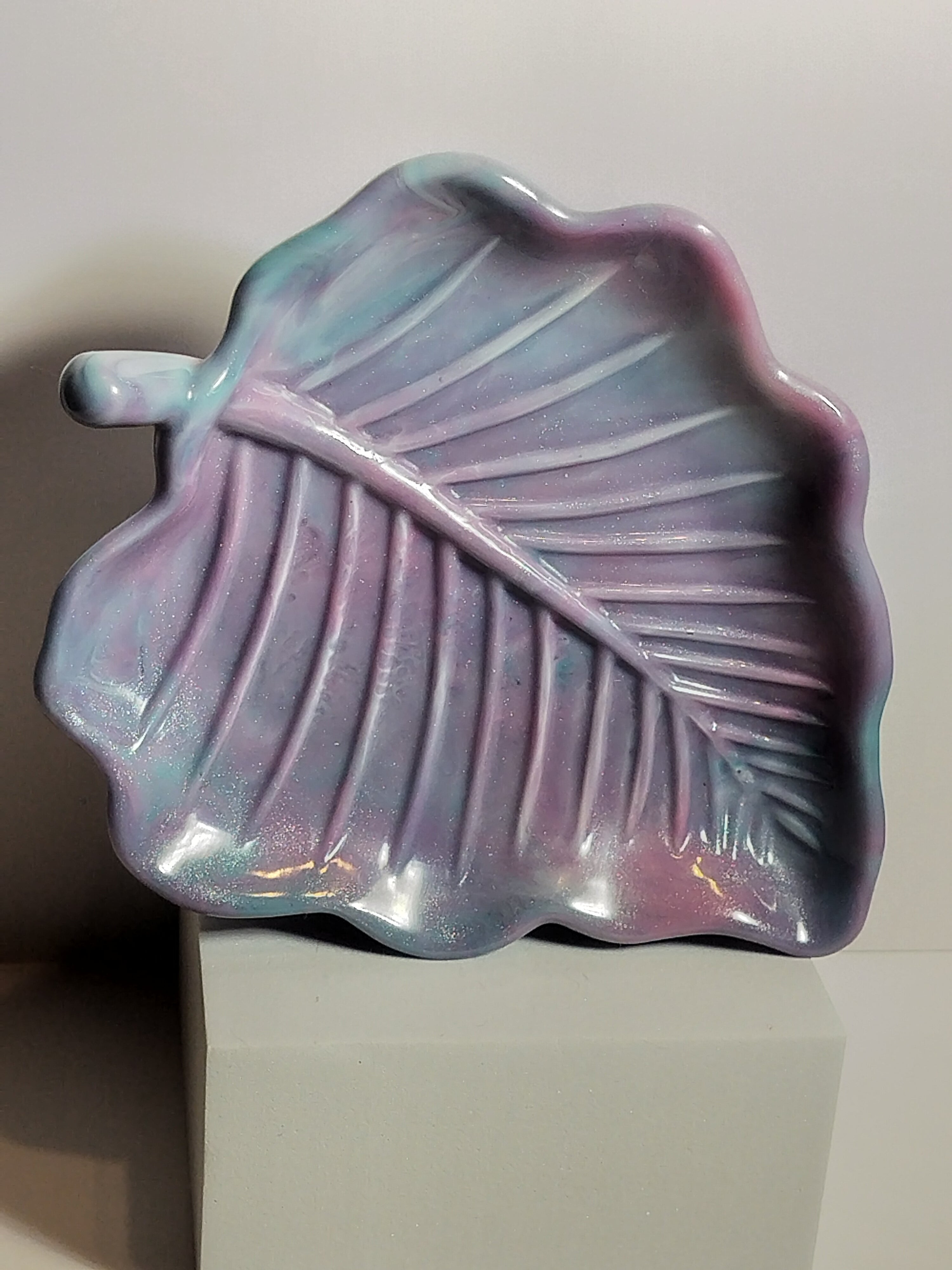 Resin leaf tray