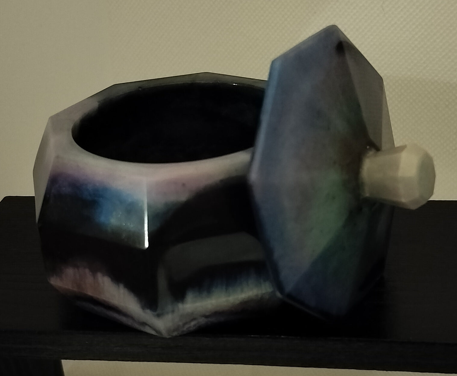 Octagon resin jar