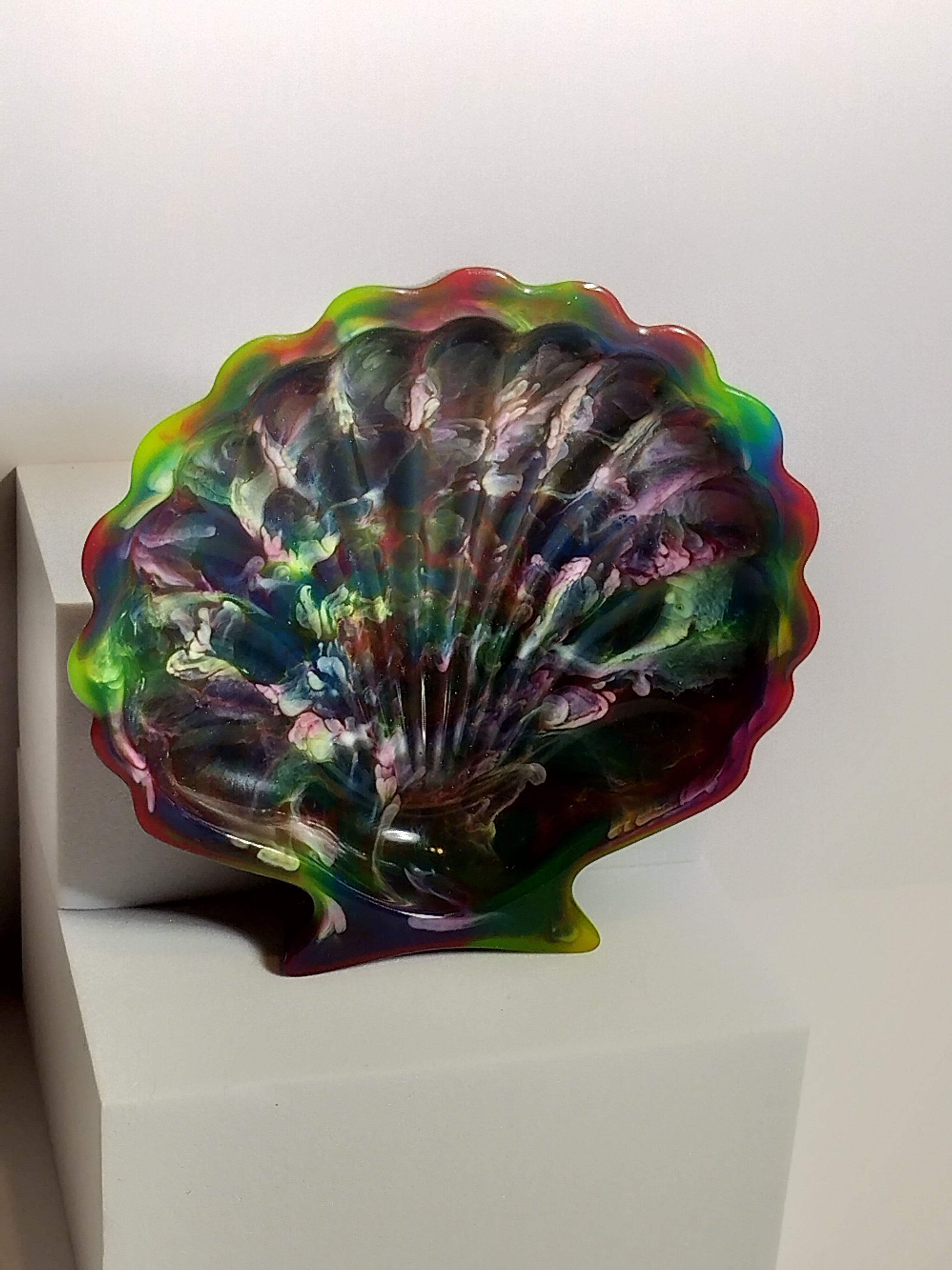 Resin shell tray