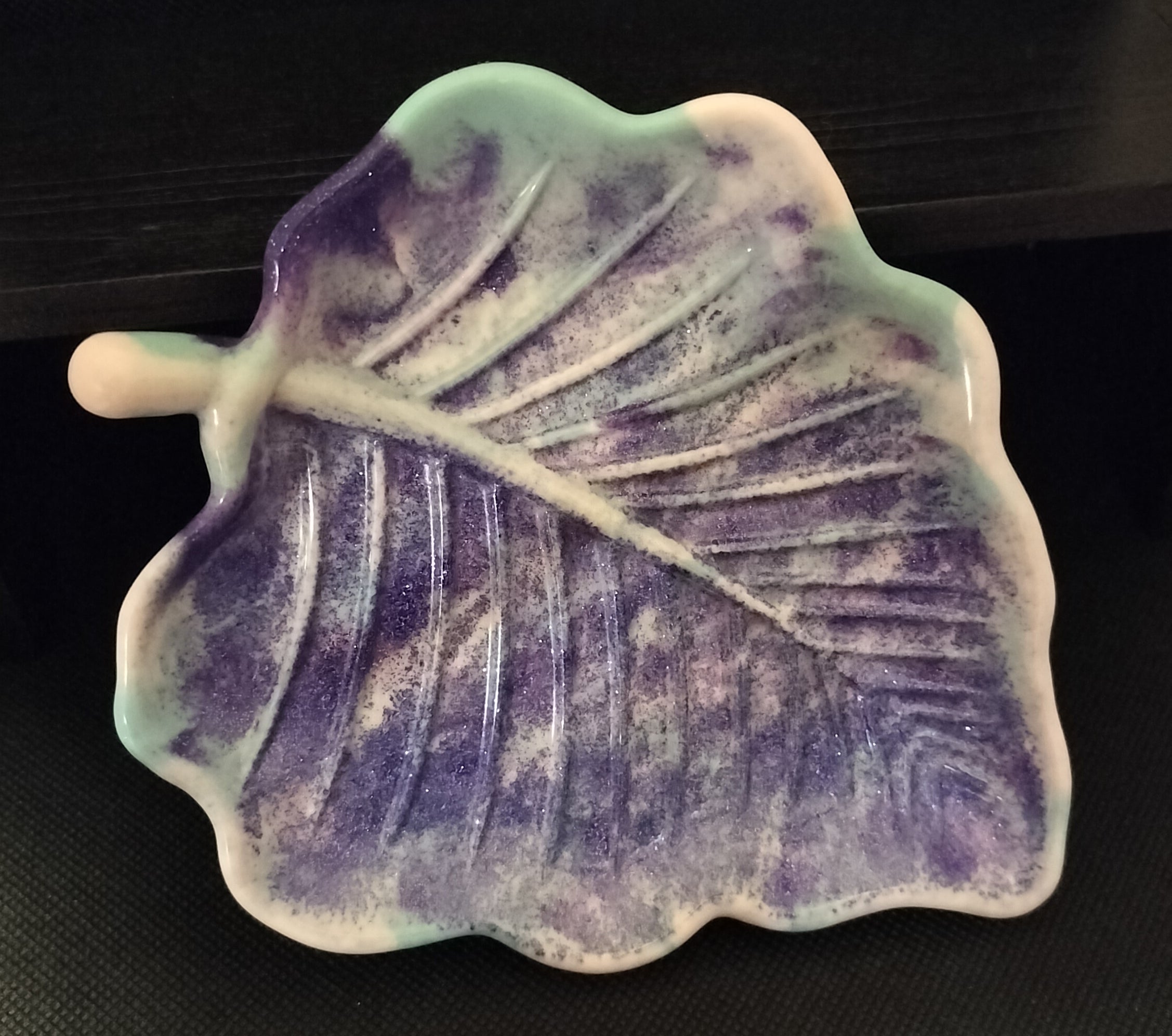 Purple, green & white leaf tray