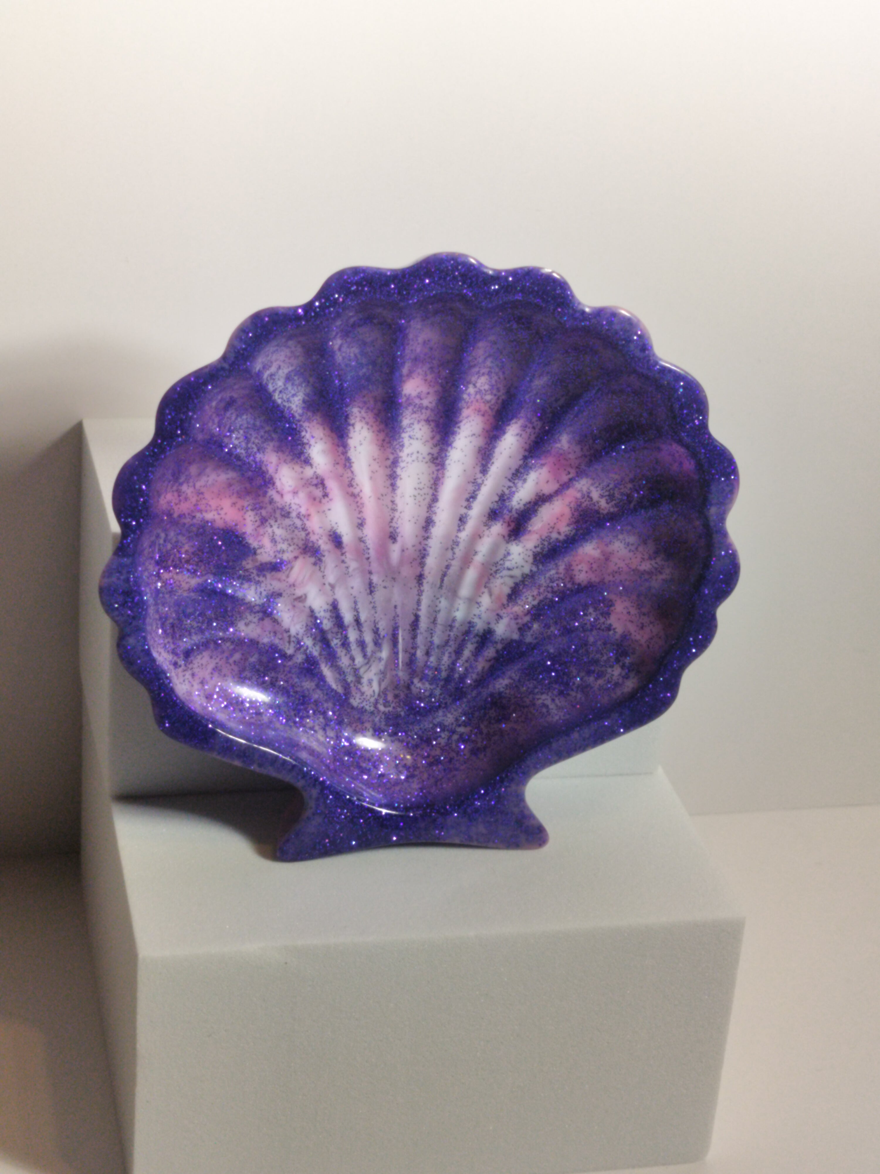 Resin shell tray